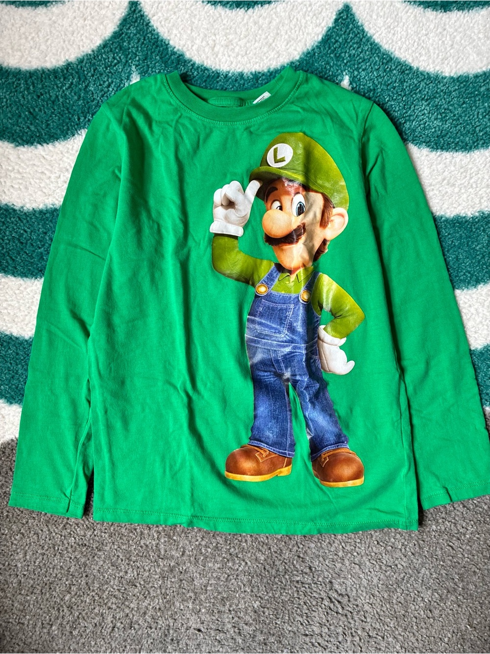 H&M x Super Mario Bros. Luigi Long Sleeve Tee (Green) Size 8/10